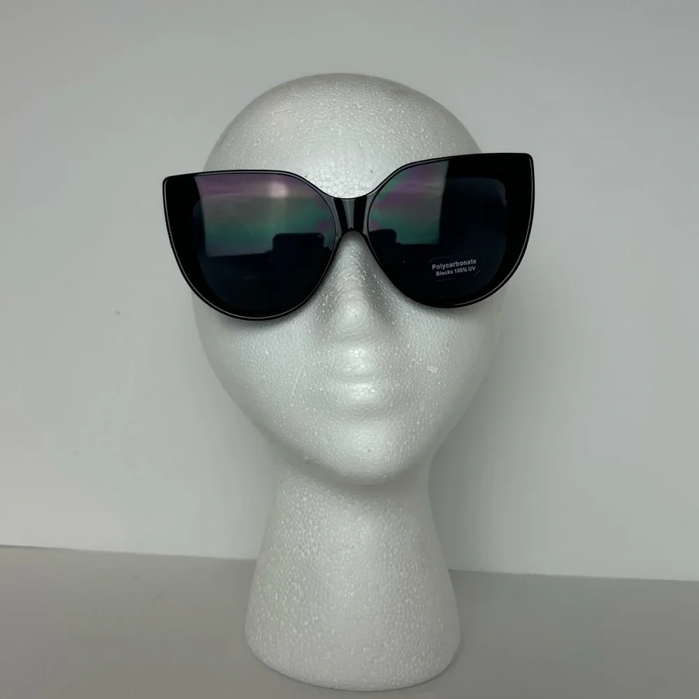 Sunglasses Women's Black With Round Link Design Gold Trim Oversized Cat Eye NEW